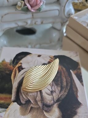 3/$10 Vintage Gold-Tone Leaf Brooch